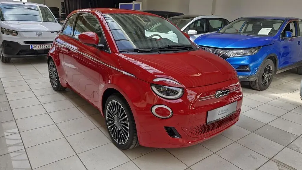 Fiat 500E photo 3