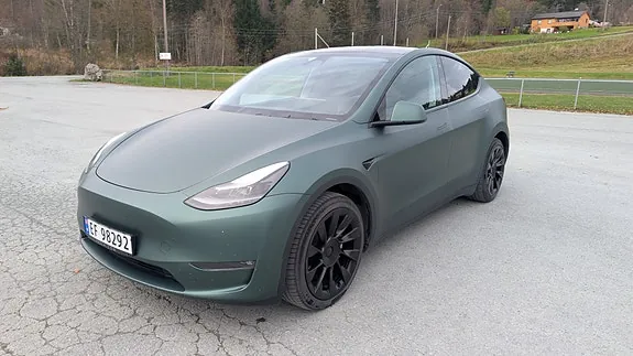 Tesla Model Y 2023 photo 2