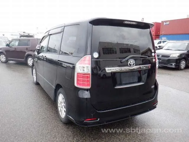 Toyota Noah 2010 photo 3
