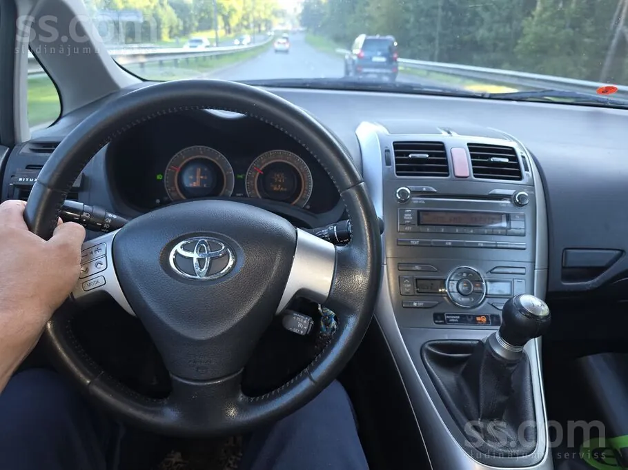 Toyota Auris 2008 photo 4