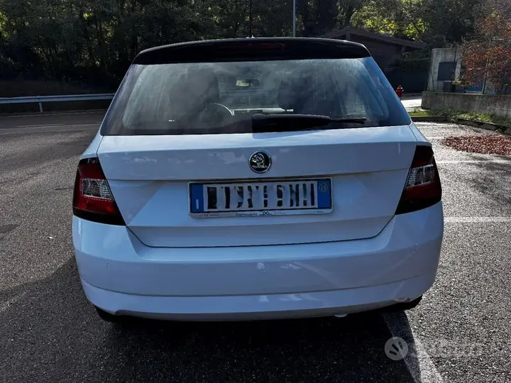 Skoda Fabia 2015 photo 4