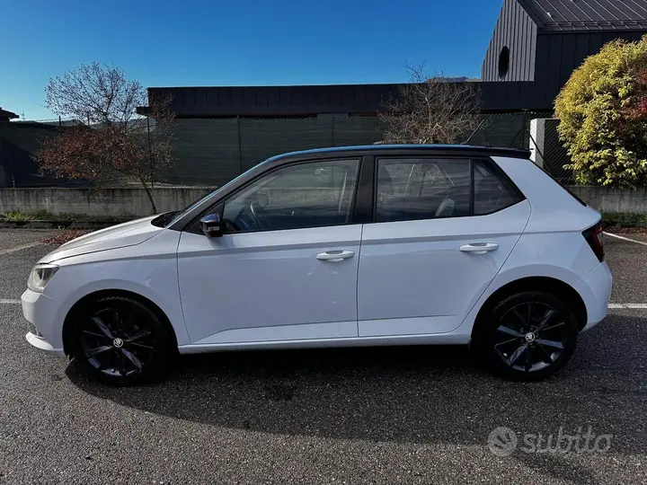 Skoda Fabia 2015 photo 2