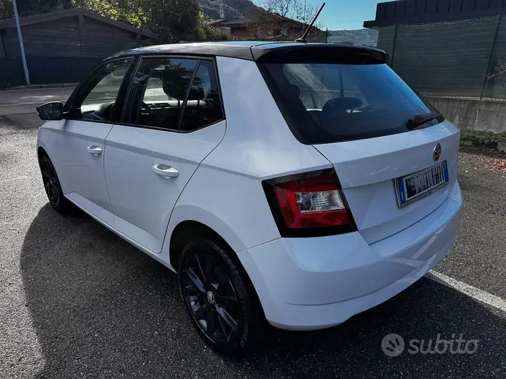 Skoda Fabia 2015 photo 3