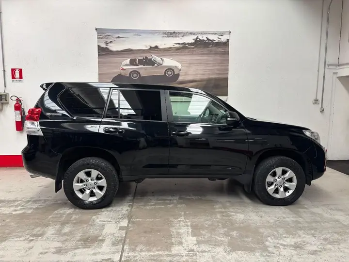 Toyota Land Cruiser 2013 photo 2