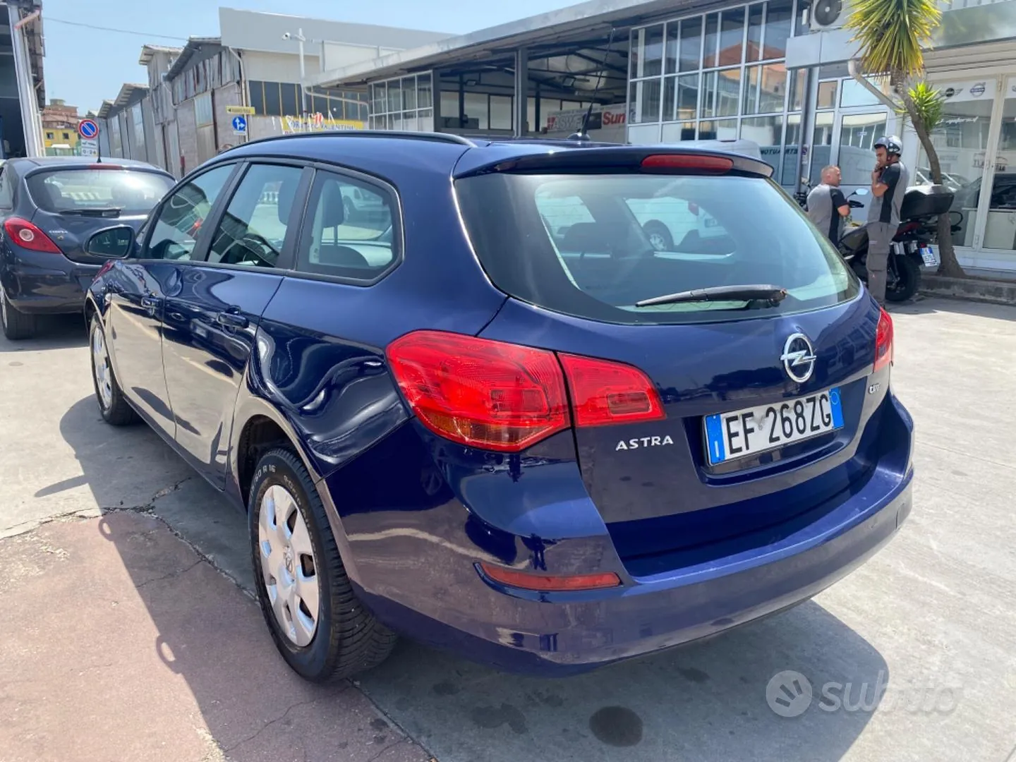 Opel Astra 2012 photo 2
