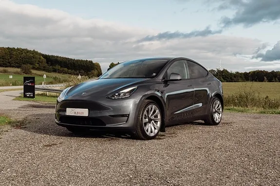 Tesla Model Y 2023 photo 2