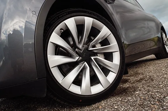 Tesla Model Y 2023 photo 5
