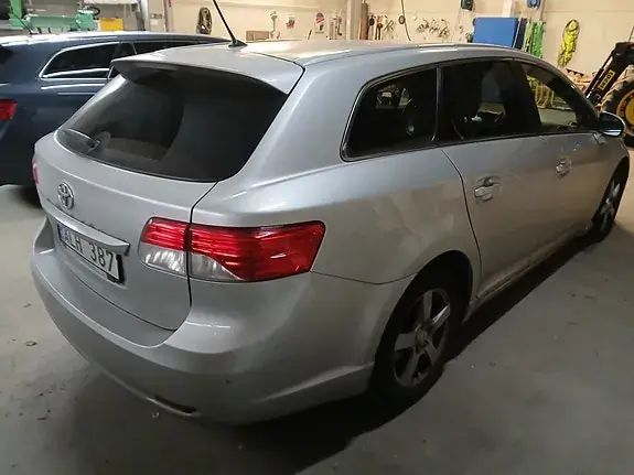 Toyota Avensis 2012 photo 3