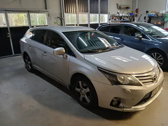 Toyota Avensis 2012 photo 2
