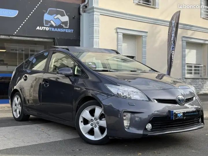 Toyota Prius 2014 photo 2
