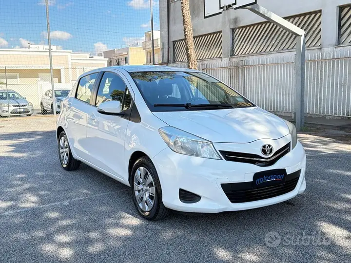 Toyota Yaris 2014 photo 2