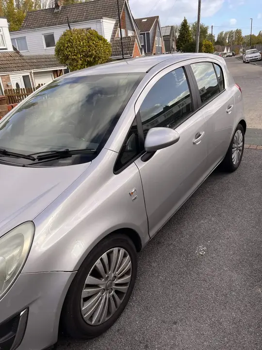 Vauxhall Corsa 2011 photo 3