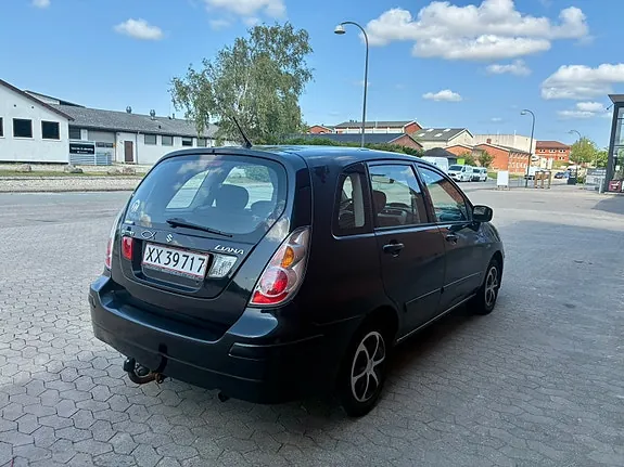 Suzuki Liana