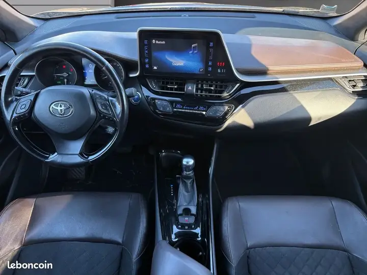 Toyota C-Hr 2017 photo 2