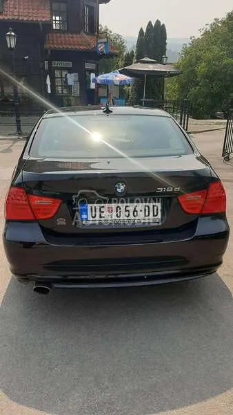 BMW 318 2009 photo 4