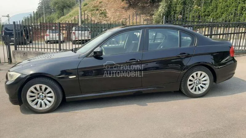 BMW 318 2009 photo 2