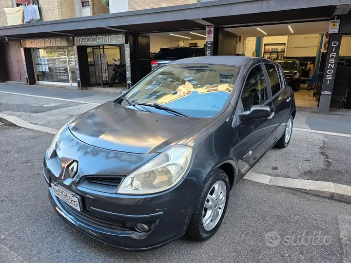 Renault Clio 2007 photo 2