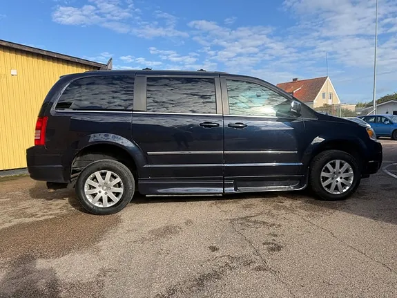 Chrysler Town & Country 2010 photo 4