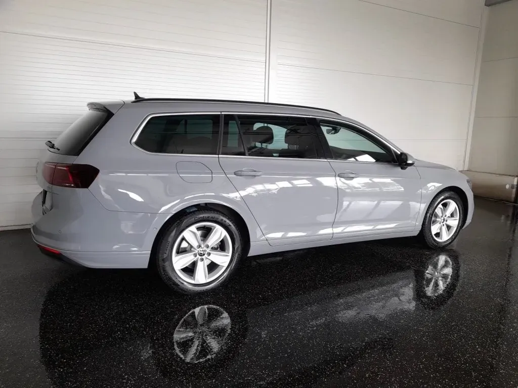 Volkswagen Passat 2023 photo 2