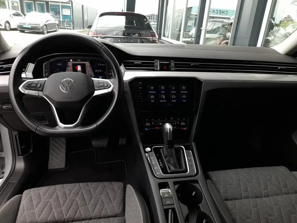 Volkswagen Passat 2023 photo 3