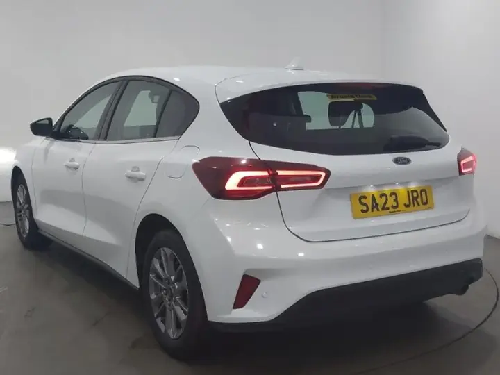Ford Focus 2023 photo 2