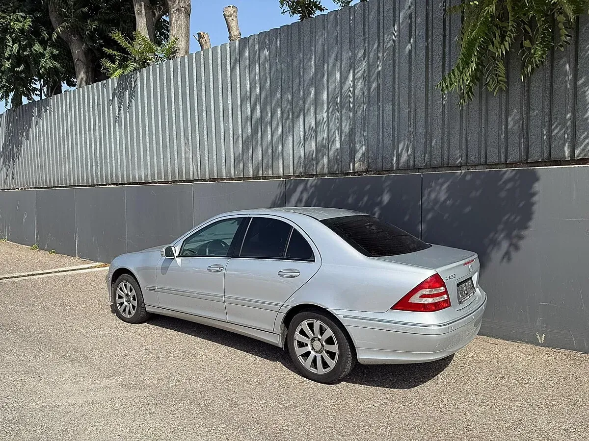 Mercedes-Benz C-Class 2005 photo 3