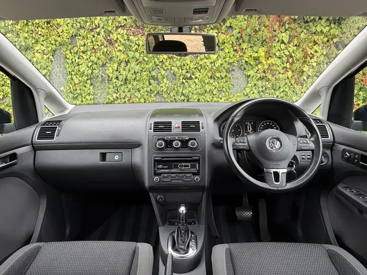 Volkswagen Touran 2013 photo 2