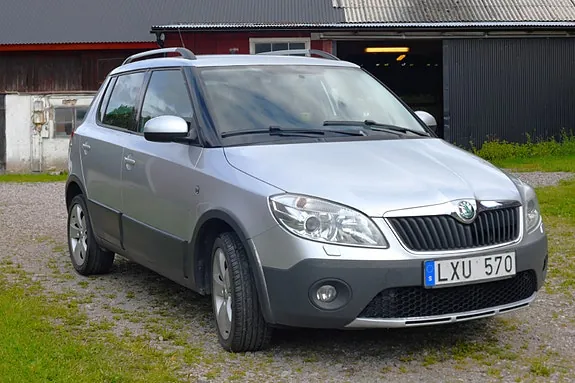 Skoda Fabia 2012 photo 2