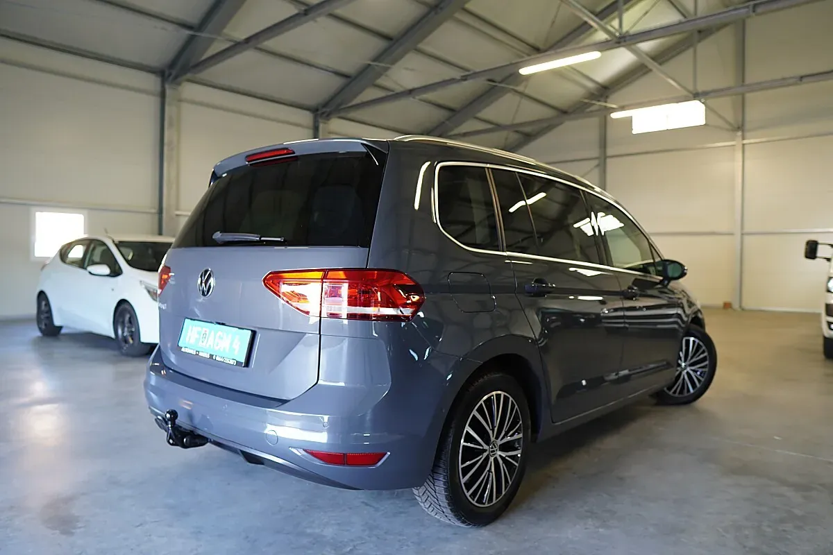 Volkswagen Touran 2021 photo 2