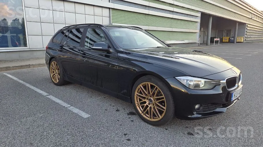 BMW 318 2012 photo 2
