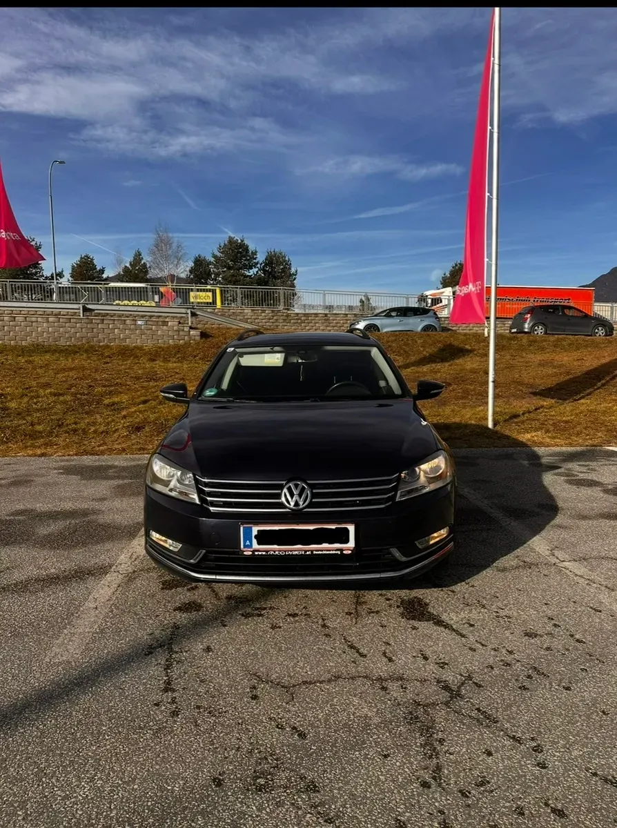 Volkswagen Passat 2011 photo 2