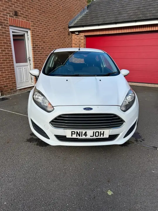Ford Fiesta 2014 photo 2