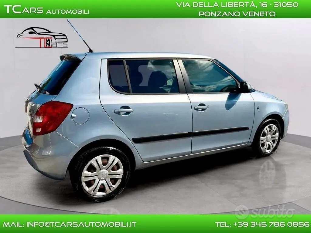 Skoda Fabia 2010 photo 3
