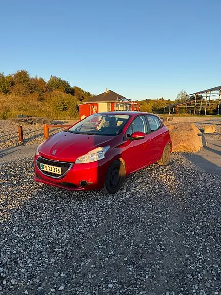 Peugeot 208 2014 photo 4