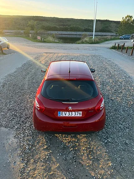 Peugeot 208 2014 photo 5