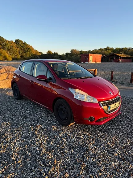 Peugeot 208 2014 photo 3