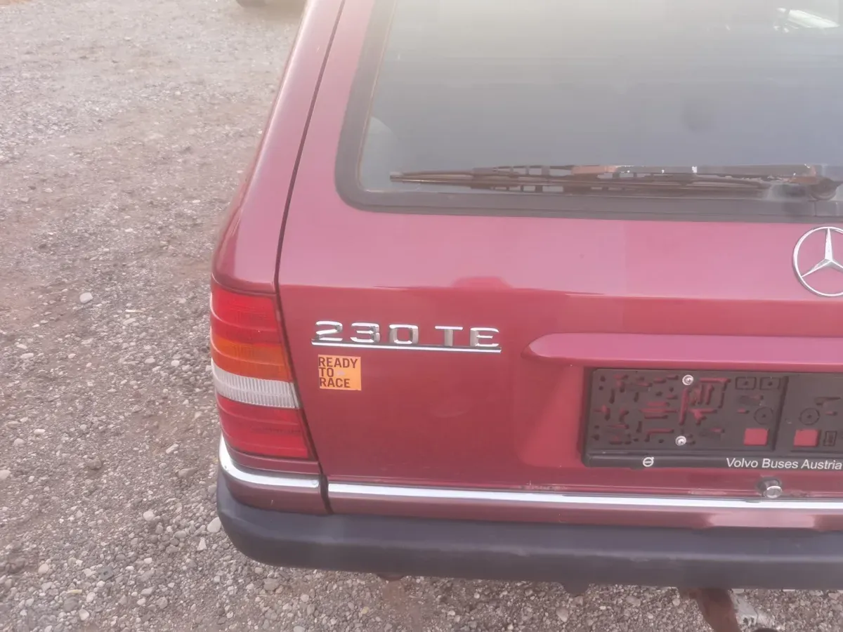 Mercedes-Benz E-Class 1993 photo 2