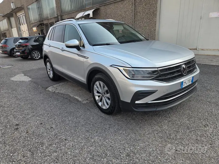 Volkswagen Tiguan 2022 photo 2