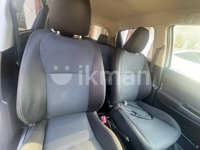 Toyota Vitz 2018 photo 4
