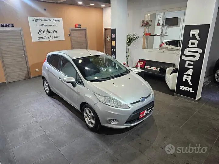 Ford Fiesta 2010 photo 2