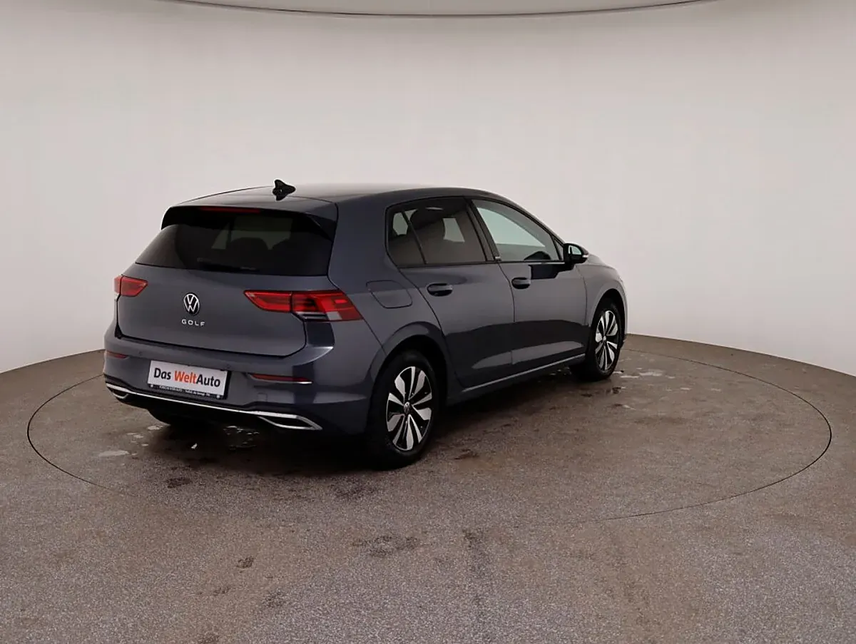 Volkswagen Golf 2023 photo 2