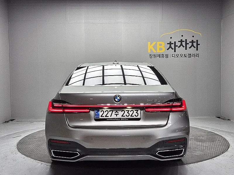 BMW 7 Series 2021 photo 4