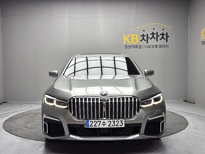 BMW 7 Series 2021 photo 3