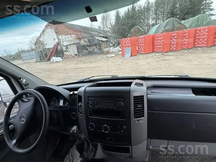Mercedes-Benz Sprinter 2013 photo 2