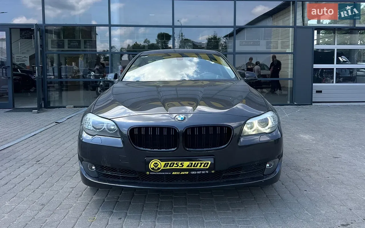 BMW 5 Series 2012 photo 2