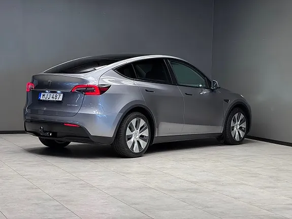 Tesla Model Y 2023 photo 2