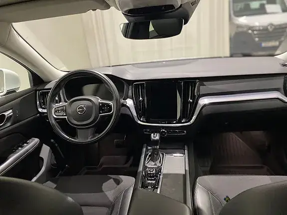 Volvo V60 2019 photo 2