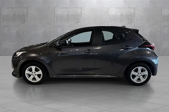 Toyota Yaris 2023 photo 2