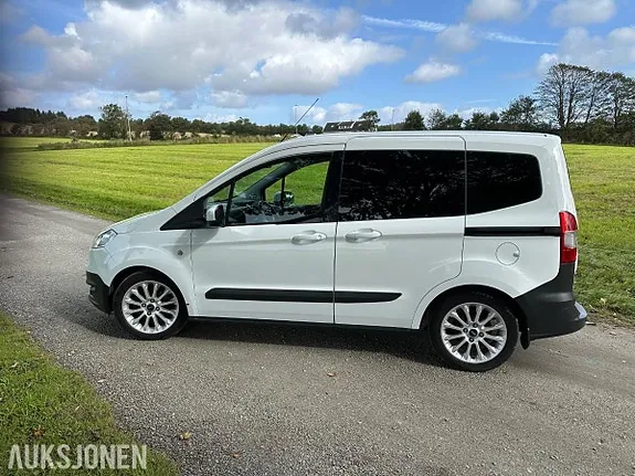 Ford Transit Courier 2016 photo 4