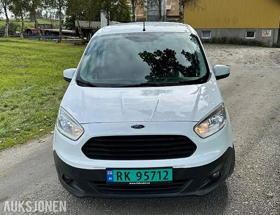 Ford Transit Courier 2016 photo 2